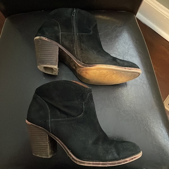 Women's Lucky Brand Leather And Suede Heeled Booties Size 9 - Picture 5 of 13